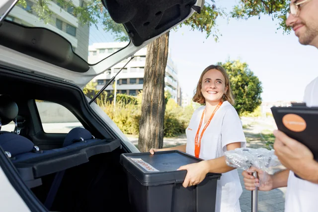 A nurse visits a patient's home to provide care and treatment.